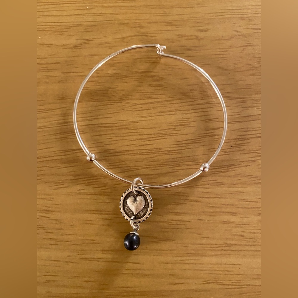 Vantel Pearls bangle bracelet with dark pearl